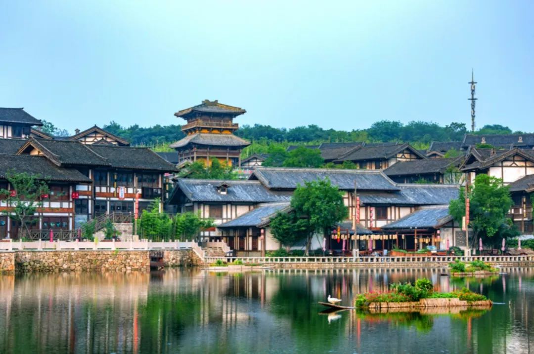 长按识别下方二维码