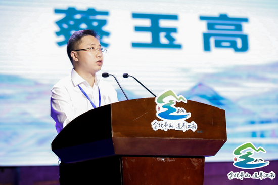 △新华网江苏公司副总经理蔡玉高上台发言